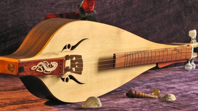 Pickaso Guitar Bow - Reinventing the bow for your acoustic guitar